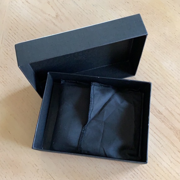 Michael Kors Card Case - Picture 8 of 10